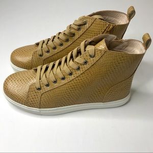 Matisse Women’s-9 tan leather Snake skin sneakers